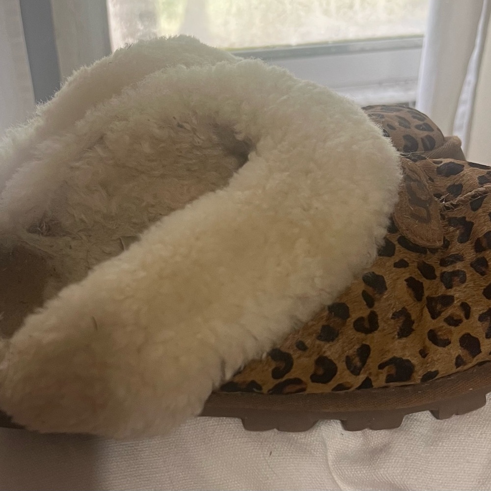 UGG  Slippers with Animal Print and Soft Cream Lining